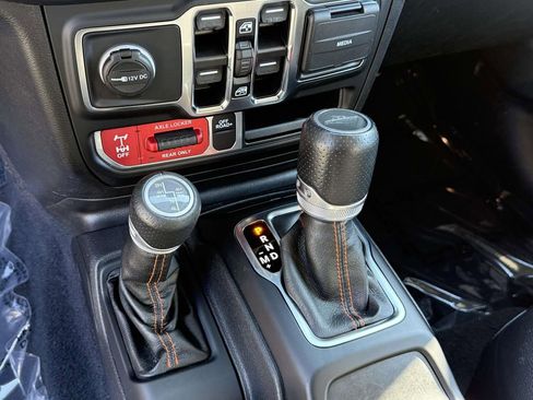 Used 2021 Jeep Gladiator Mojave w/ Cold Weather Group image 15