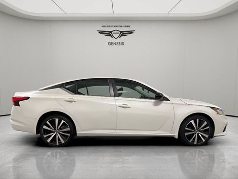 Used 2021 Nissan Altima 2.5 SR w/ SR Premium Package AWD/4WD image 6