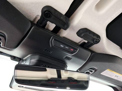 Used 2020 Jeep Gladiator Rubicon w/ Advanced Safety Group image 32