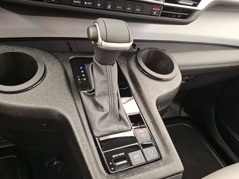 Used 2026 Toyota Sienna XLE FWD image 12