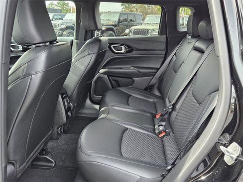 New 2026 Jeep Compass Latitude image 11