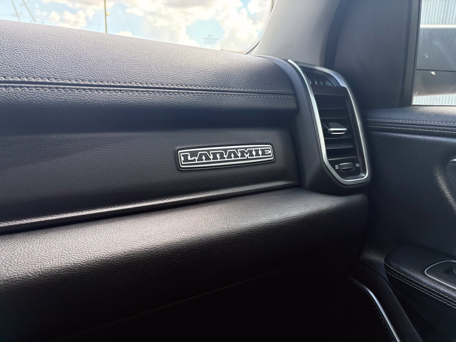 Used 2022 RAM 1500 Laramie AWD/4WD image 42