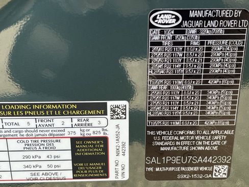 Used 2025 Land Rover Range Rover Sport SE AWD/4WD image 28