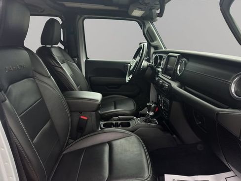 Used 2023 Jeep Wrangler Unlimited Sahara w/ Cold Weather Group AWD/4WD image 19