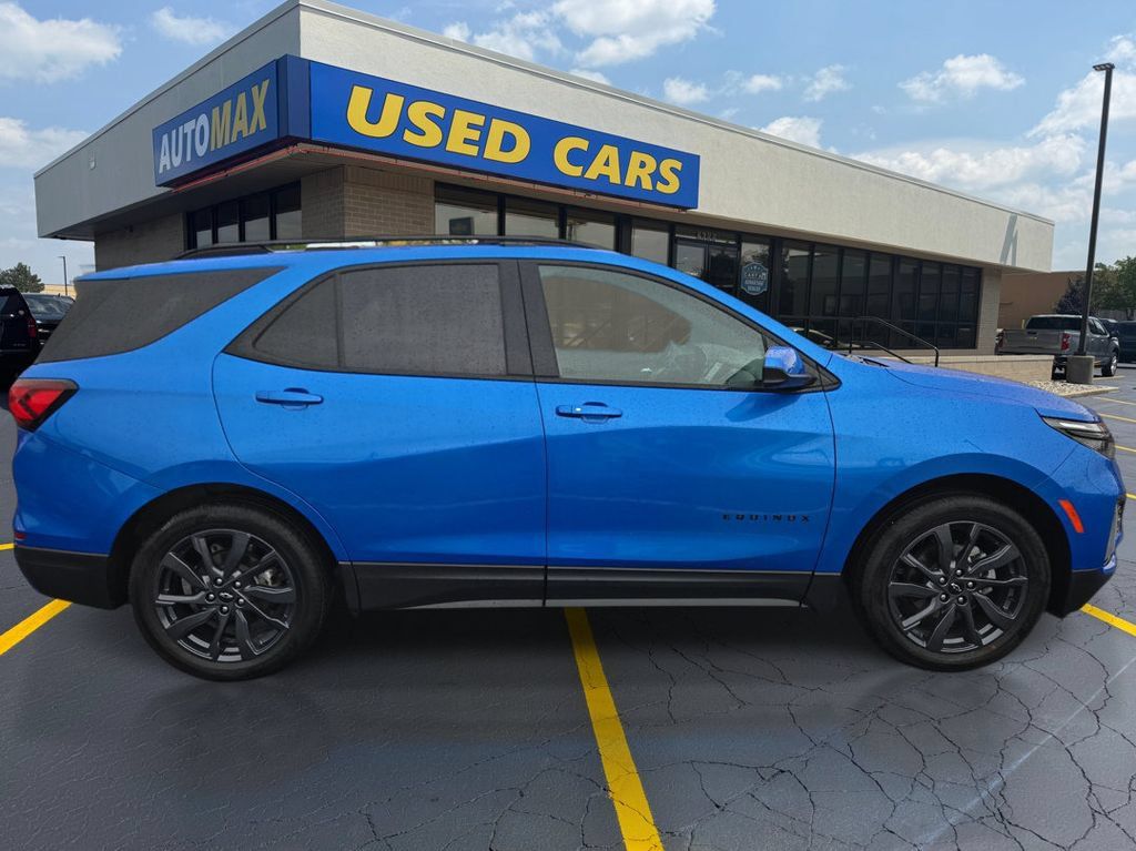 Used 2024 Chevrolet Equinox RS w/ LPO, Floor Liner Package AWD/4WD image 2