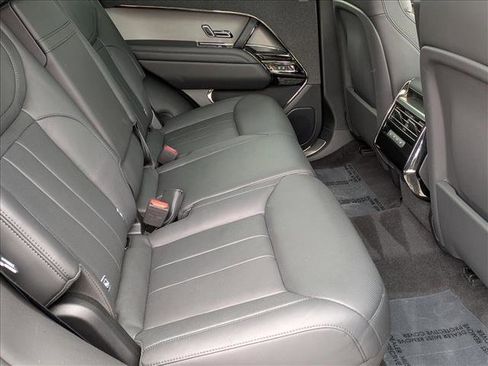 Certified 2025 Land Rover Range Rover Sport SE image 21