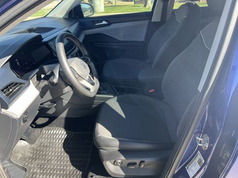 Used 2024 Volkswagen Taos SE image 16