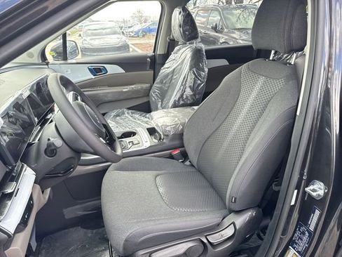 New 2026 Kia Carnival LX FWD image 18