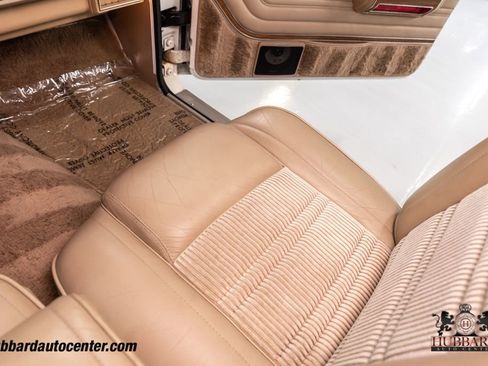 Used 1991 Jeep Grand Wagoneer 4dr Wagon 4WD image 22