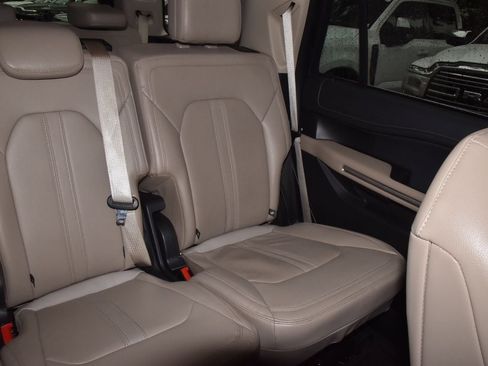 Used 2024 Ford Expedition Limited AWD/4WD image 22