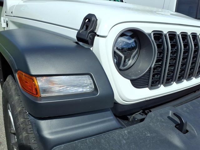 Used 2026 Jeep Wrangler Unlimited Sport AWD/4WD image 3