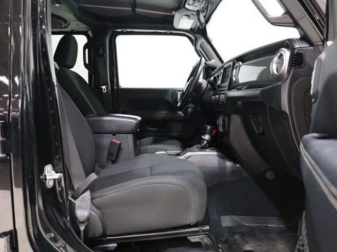 Used 2018 Jeep Wrangler Unlimited Sahara w/ Cold Weather Group AWD/4WD image 35