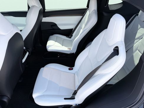 Used 2022 Tesla Model X image 35