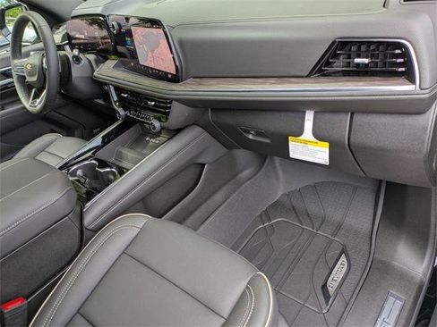 New 2026 Chevrolet Suburban Premier image 34