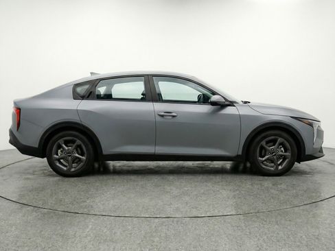 Used 2025 Kia K4 LXS image 5
