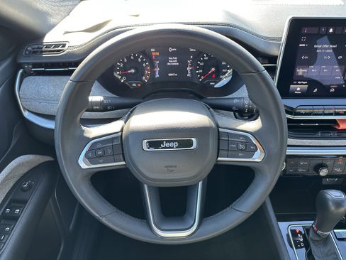 Used 2024 Jeep Compass Latitude image 23