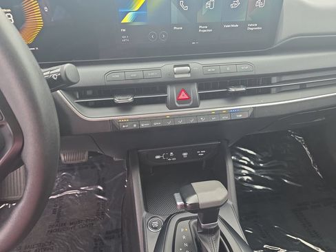 Used 2025 Kia K4 FWD image 16