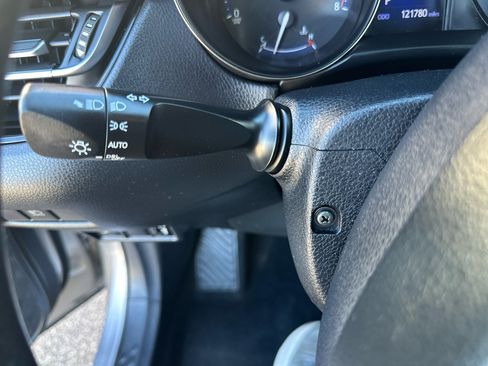 Used 2018 Toyota C-HR XLE image 19