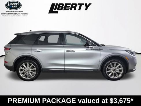 Used 2022 Lincoln Corsair AWD w/ Premium Package image 2