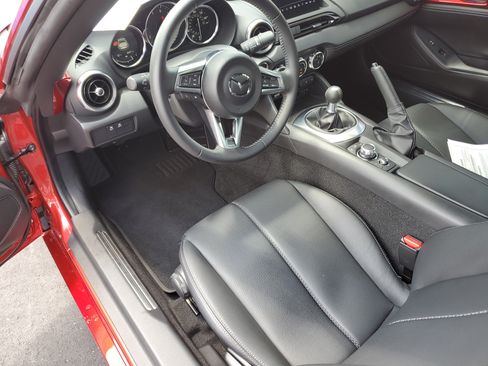 Used 2023 MAZDA MX-5 Miata Grand Touring RWD image 11