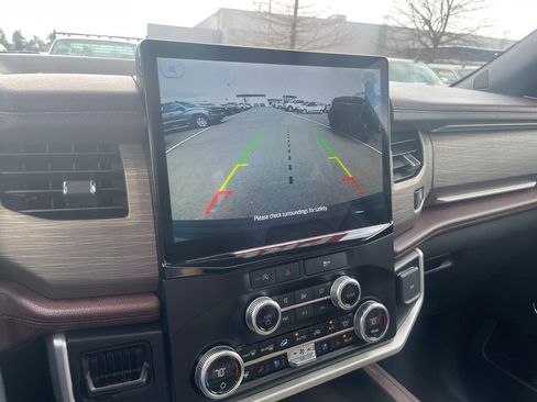 Used 2024 Ford Expedition Limited image 17