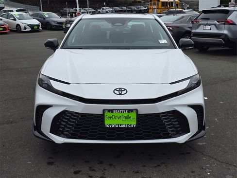 New 2026 Toyota Camry Hybrid image 2