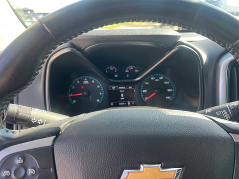 Used 2022 Chevrolet Colorado LT w/ LT Convenience Package image 16