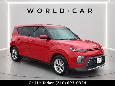 Used 2022 Kia Soul LX w/ Technology Package FWD image 1