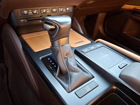 Used 2019 Lexus ES 350 Ultra Luxury image 16