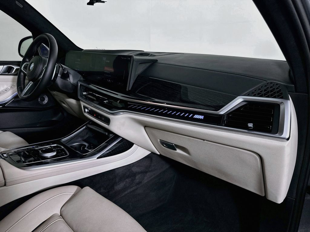 Used 2024 BMW X7 M60i w/ Executive Package AWD/4WD image 31