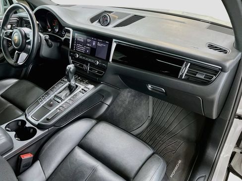 Certified 2020 Porsche Macan AWD/4WD image 31