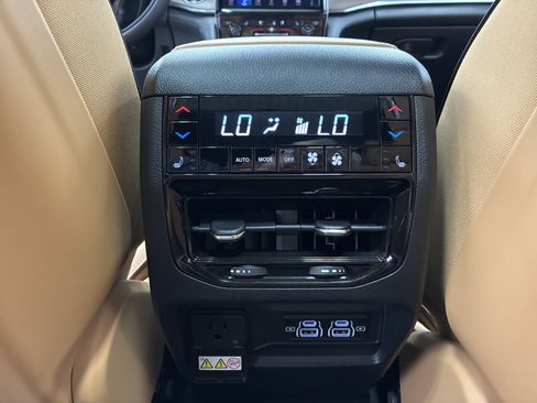 Certified 2025 Jeep Grand Cherokee Summit AWD/4WD image 14
