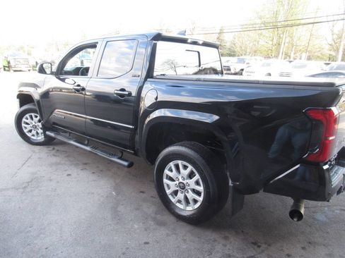 Used 2024 Toyota Tacoma SR5 AWD/4WD image 14