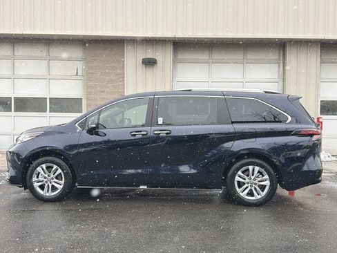 New 2026 Toyota Sienna Limited image 9
