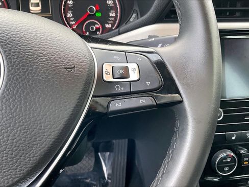 Used 2022 Volkswagen Passat 2.0T SE image 16