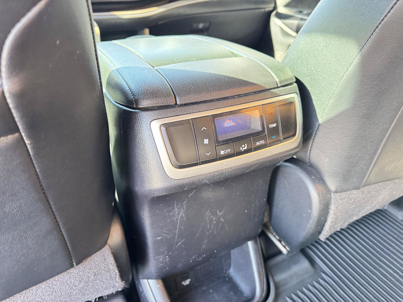 Used 2019 Toyota Highlander XLE AWD/4WD image 22