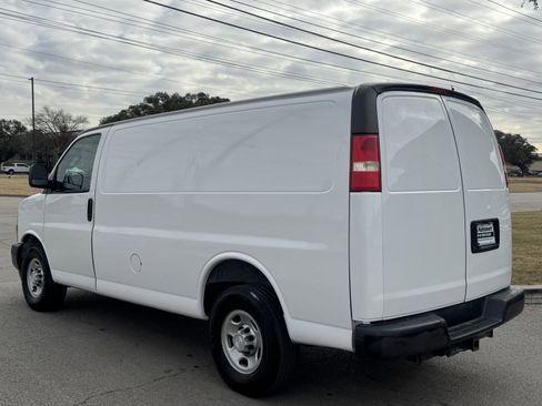 Used 2019 Chevrolet Express 2500 RWD 2500 135 w/ Enhanced Convenience Package image 4
