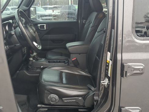 Used 2022 Jeep Wrangler Unlimited Sahara image 11