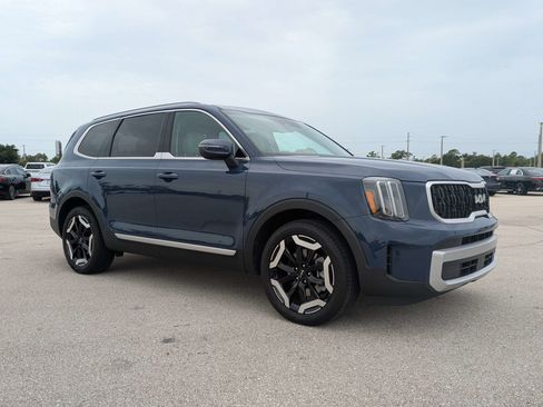 Certified 2025 Kia Telluride EX FWD image 2