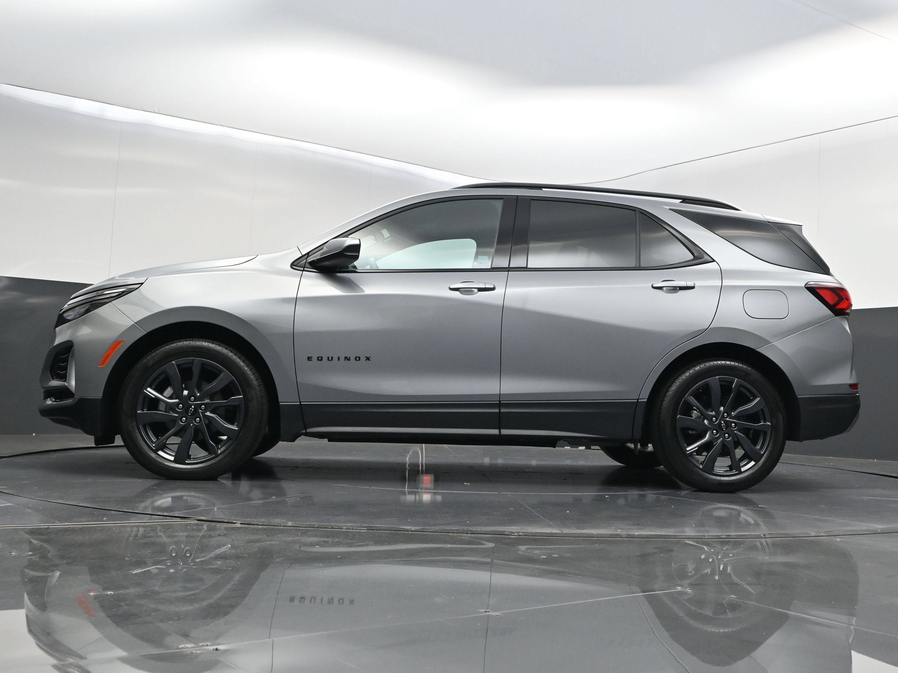 Certified 2023 Chevrolet Equinox RS FWD image 42