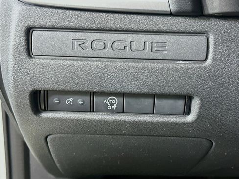 Used 2024 Nissan Rogue S FWD image 17