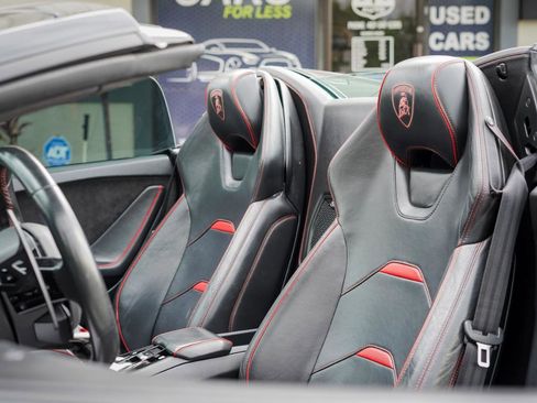 Used 2020 Lamborghini Huracan EVO RWD image 19