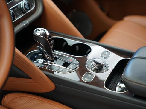 Used 2022 Bentley Bentayga Speed AWD/4WD image 16