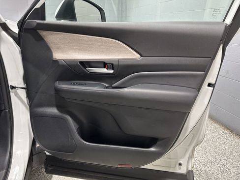 Certified 2024 Toyota Grand Highlander Limited image 18