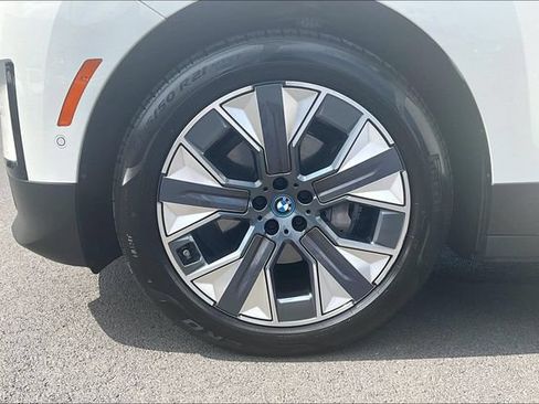 Used 2024 BMW iX xDrive50 w/ Premium Package AWD/4WD image 8