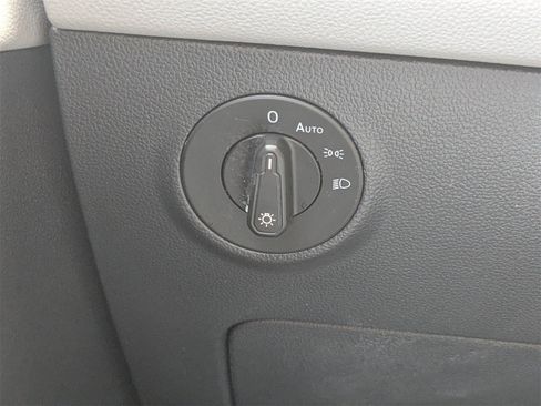 Used 2024 Volkswagen Taos SE image 26