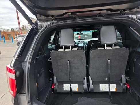 Used 2017 Ford Explorer XLT w/ Equipment Group 202A image 9