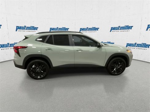 Used 2025 Chevrolet Trax ACTIV w/ Sunroof Package image 12