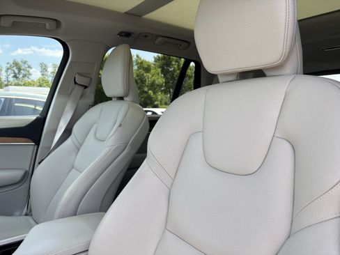 Used 2022 Volvo XC90 T6 Momentum w/ Advanced Package AWD/4WD image 16