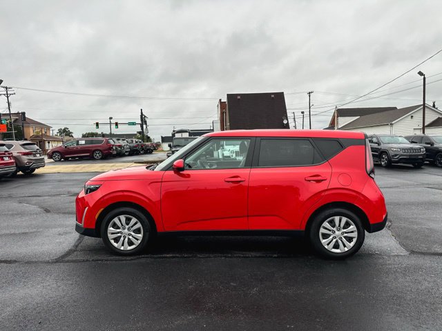 Used 2025 Kia Soul LX FWD image 4